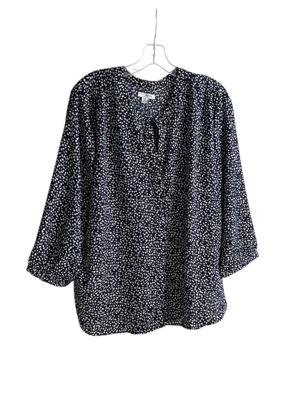 JACHS Girlfriend New York 3/4 Button Sleeve V Neck Blouse